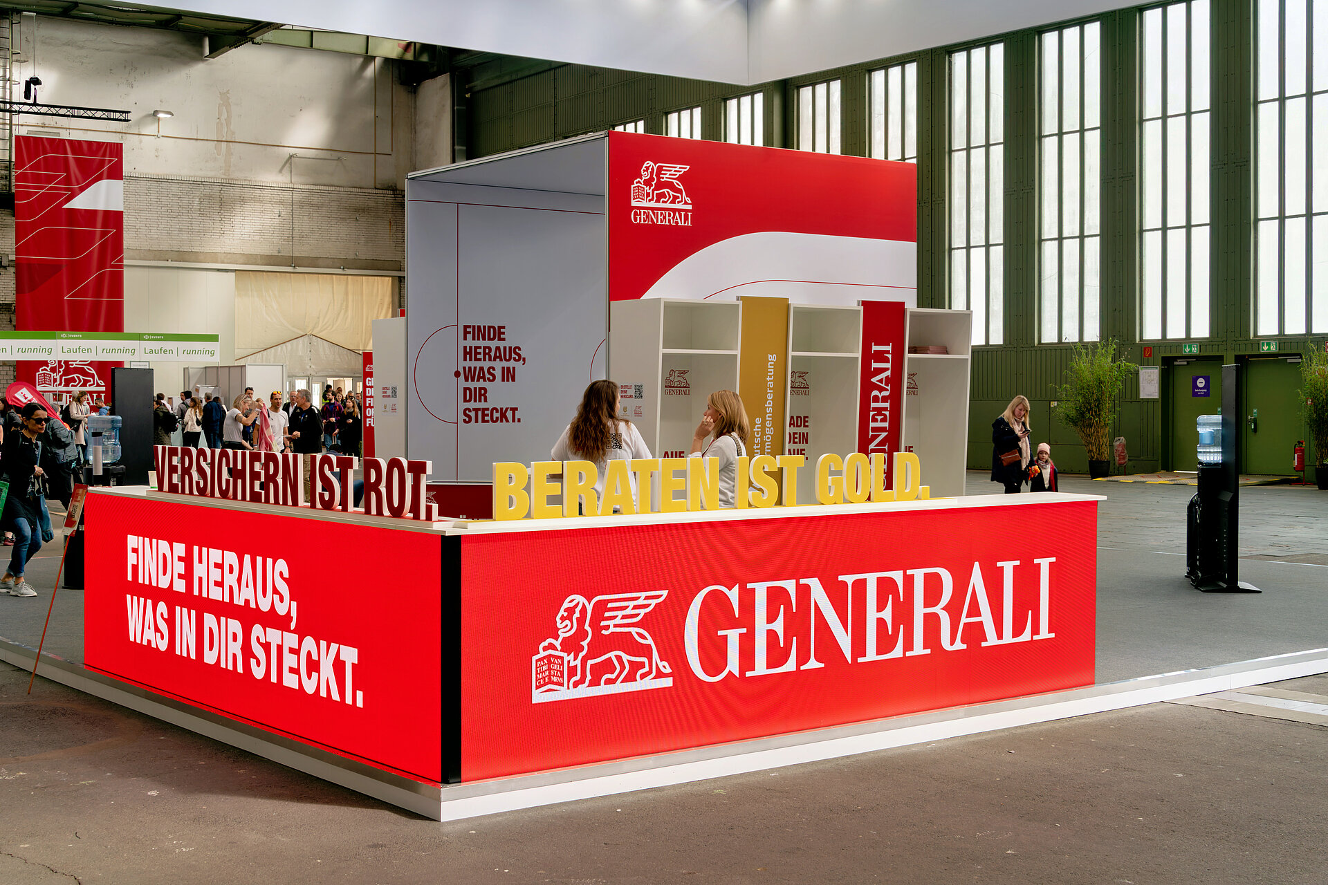 GENERALI BERLINER HALBMARATHON EXPO: der Ausstellerstand der GENERALI Versicherung © SCC EVENTS / Christian Lietzmann