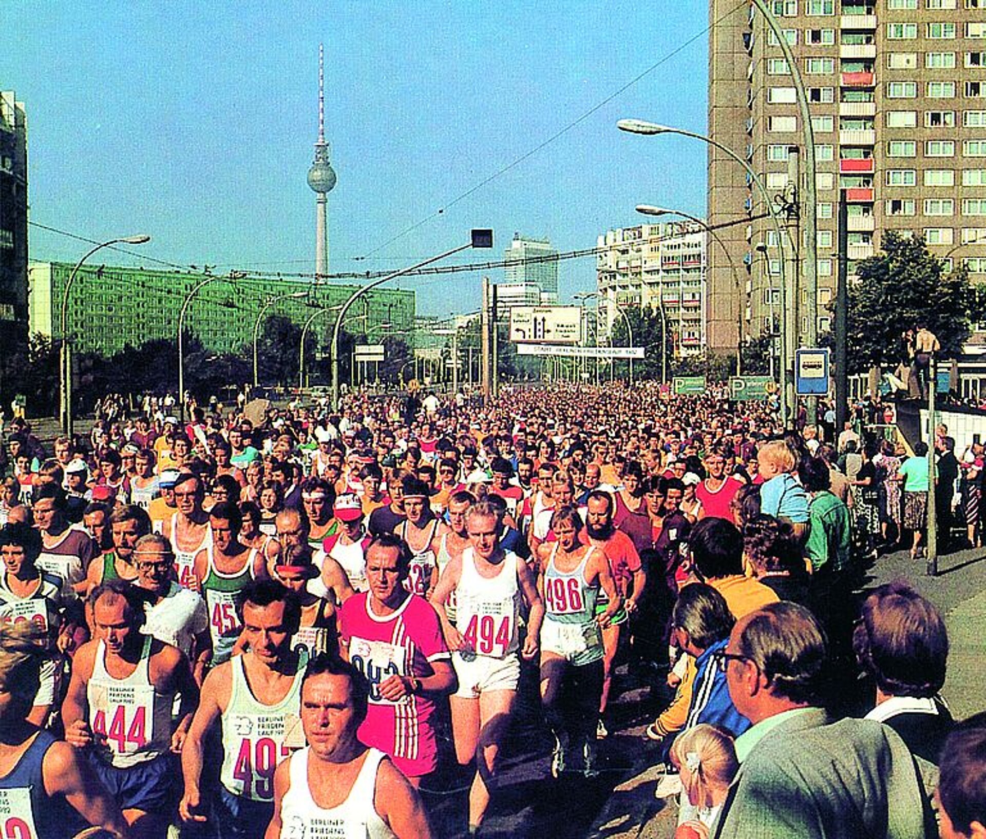 GENERALI BERLIN HALF MARATHON: Berlin Peace Run 1982 shortly after the start © SCC EVENTS