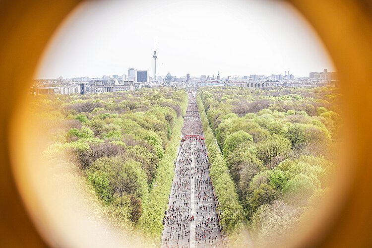 GENERALI BERLINER HALBMARATHON: Massenstart auf der Strasse des 17. Junis © SCC EVENTS / Sportograf