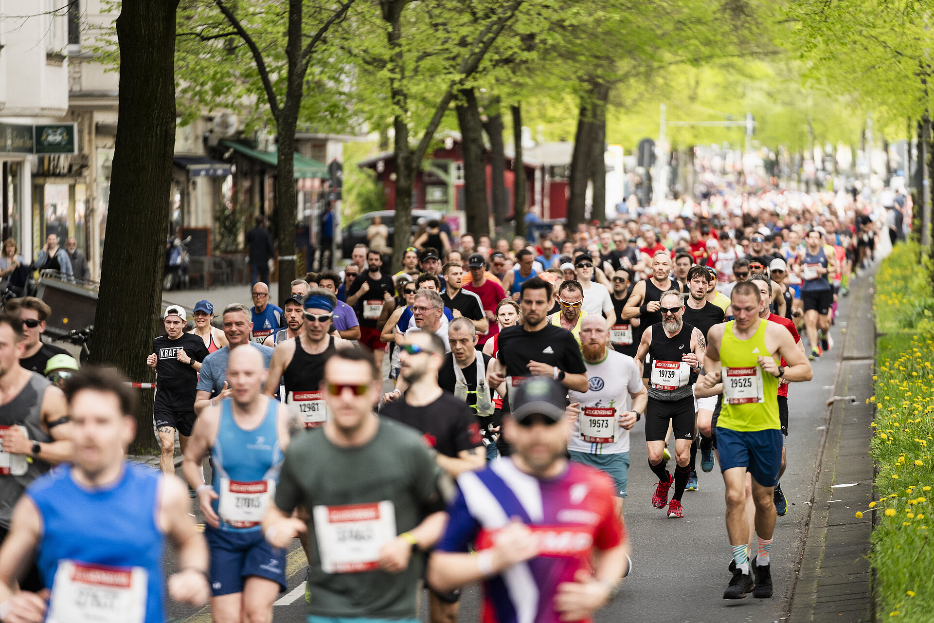 GENERALI BERLINER HALBMARATHON: eine Vielzahl von Läufern und Läuferinnen 2024 © SCC EVENTS / Sebastian Wells