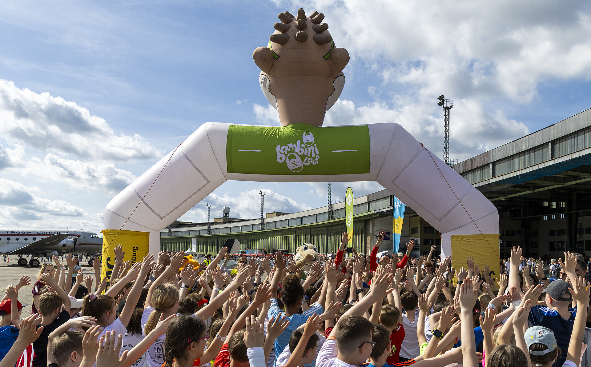 GENERALI BERLINER HALBMARATHON: Kids und Frido beim Bambini-Lauf Start  © SCC EVENTS / Jean Marc Wiesner