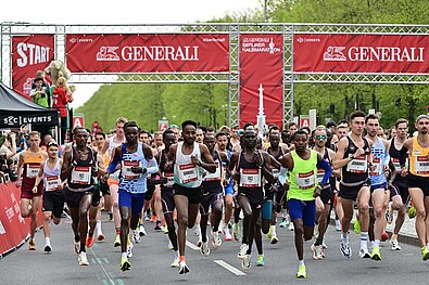 GENERALI BERLINER HALBMARATHON 2024: Massenstart der Läuferelite © SCC EVENTS / Petko Beier