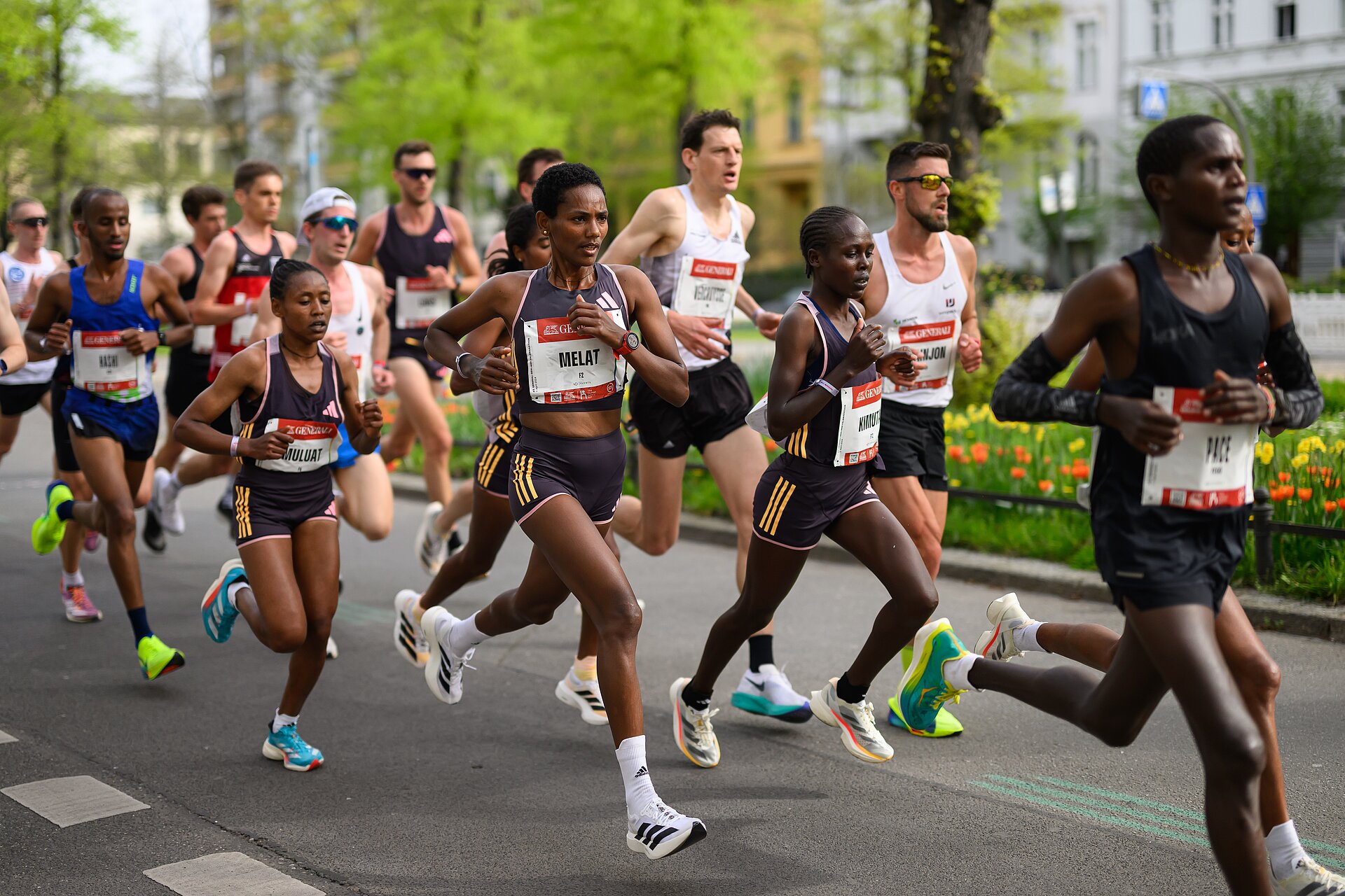 GENERALI BERLIN HALF MARATHON: Group of elite runners on the course © SCC EVENTS / Petko Beier
